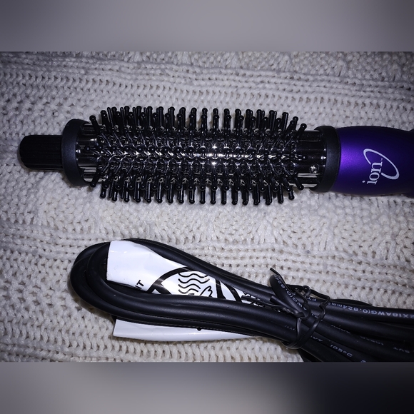 Ion round brush curler - Picture 3 of 3